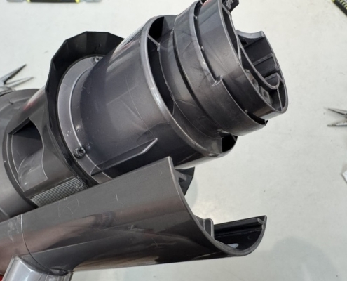 Dyson V11 氣旋滑軌擋板更換後咬合狀態